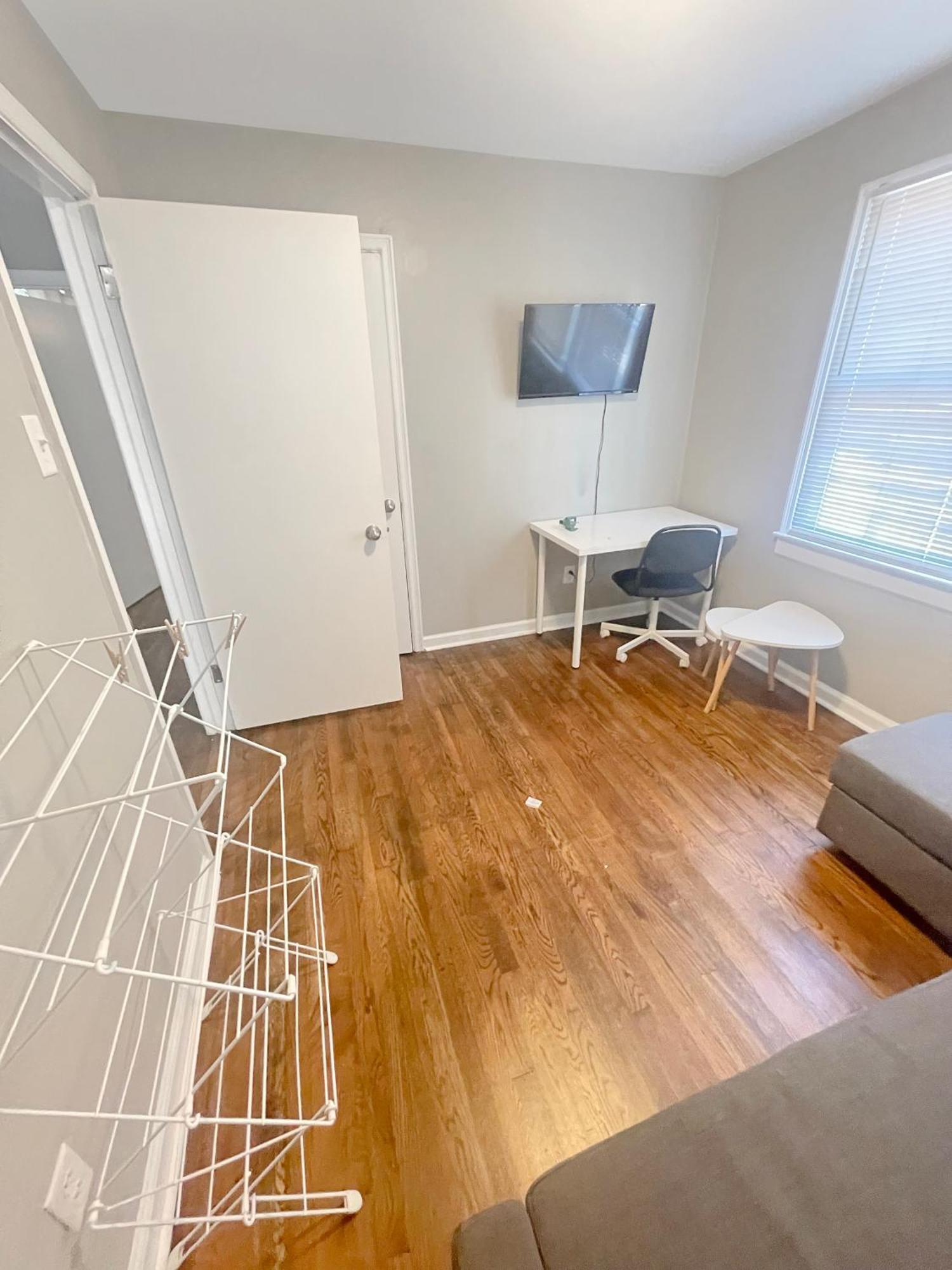Apartment Cozy 2bed 1bath In-law 5 Minutes From I240w
